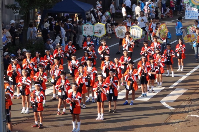 凧ばやし踊りパレード、三条小学校