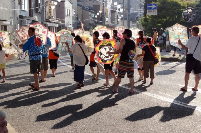 凧ばやし踊りパレード、三条小学校