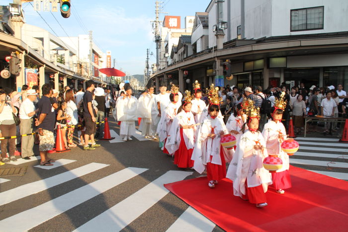 花嫁行列が宮大門に到着