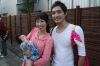 昨年のあかりの結婚式で挙式した酒井裕行さん、久美子さん夫婦も生まれて間もない赤ちゃんを抱いてことしの夫婦を見守る