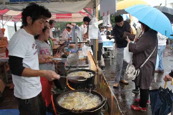 「つばめるしぇ」のから揚げ