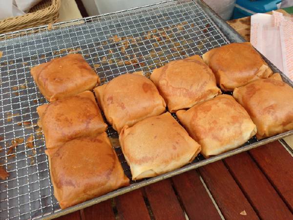 銀の麦の春巻きの皮を使ったこの日限りのパリパリのカレーパン