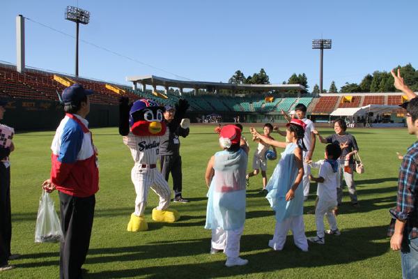 燕太郎にじゃんけんで勝と賞品をもらえる