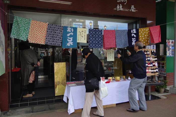 既存の商店街の店舗も営業