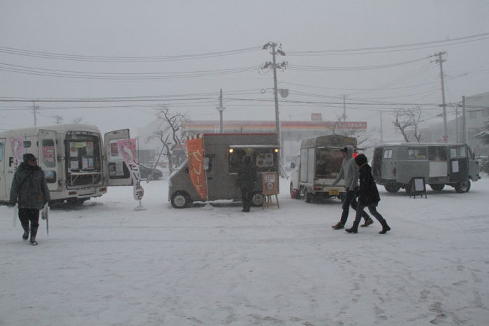 外は猛吹雪に見舞われることも