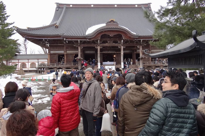 開始1時間前の境内