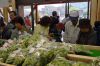 山菜なども並ぶ直売所