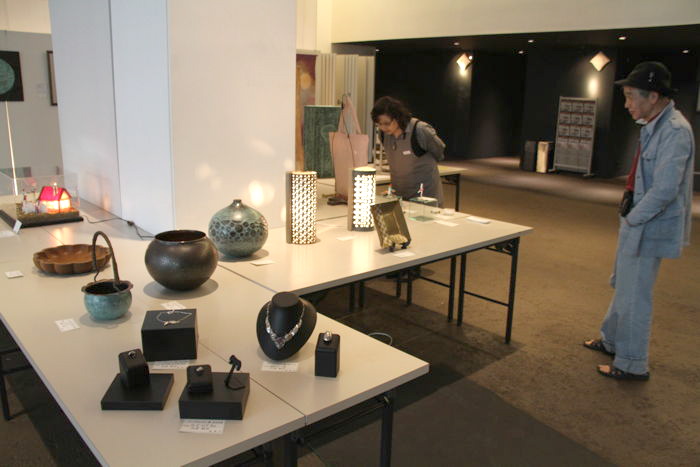 ホワイエの作品展示