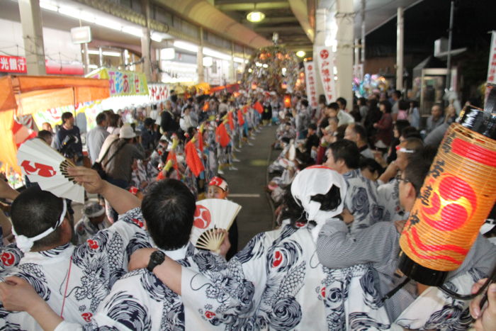 木場小路万灯が戸隠神社前で下座