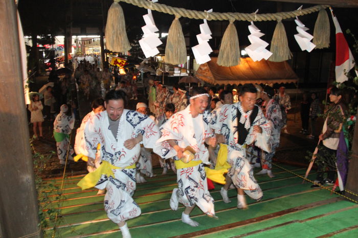 横町万灯の舞い込み