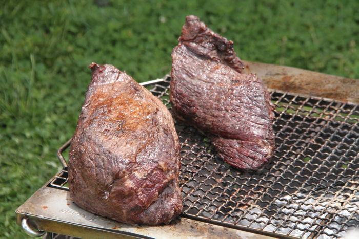 アウトドアで肉が焼ける