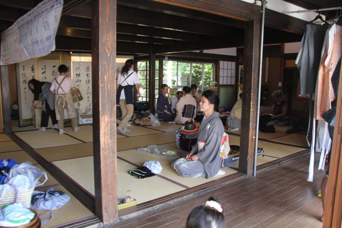 行列参加者などの控え室になった古民家