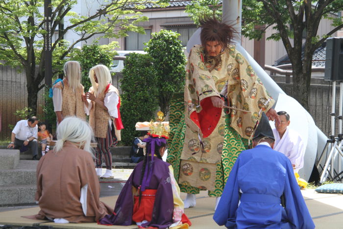 ヤマタノオロチ伝説まつりのオロチの舞