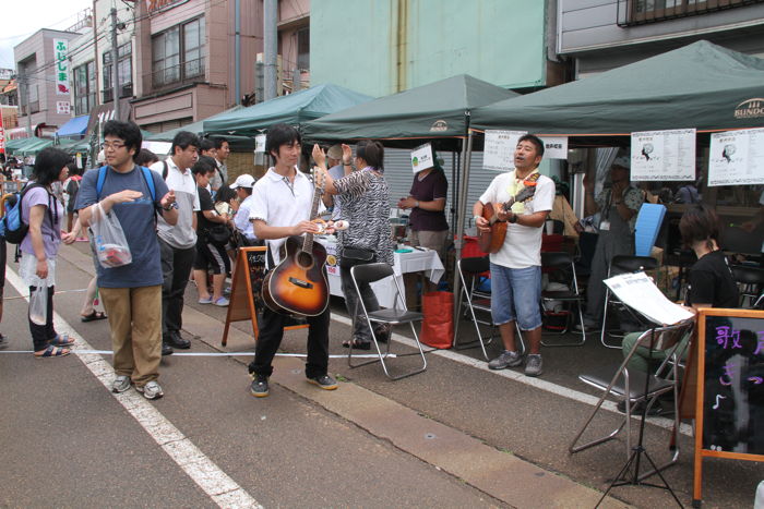 初出店の歌声喫茶