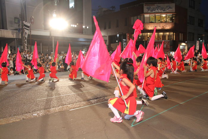 きららおひさま保育園園児によるカラーガード