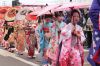 分水おいらん道中が燕市分水福祉会館を出発