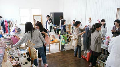  Õ`eB[t[}[PbguFlea Market at Roomv̂悤