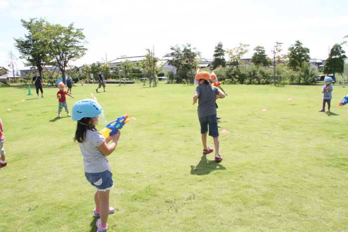 大人気の水鉄砲大会