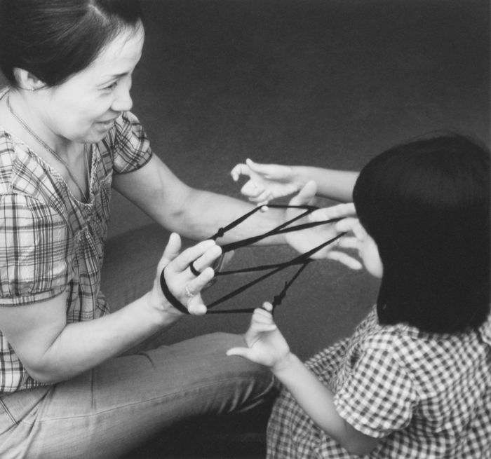 写真「孫と遊ぶ」今井耕治（中島）