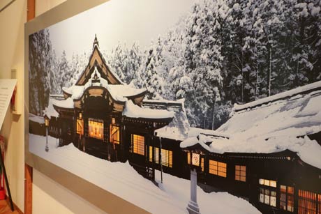 昨年12月に撮影した初雪の弥彦神社