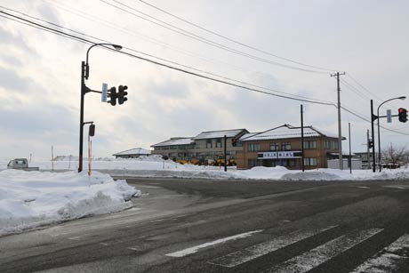 田上町役場脇交差点から建設予定区域を見る