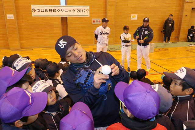 ボールの握りを指導