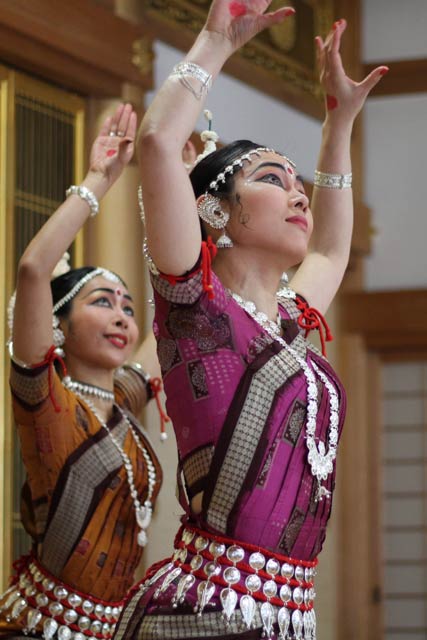 徳誓寺で開かれたオリッシーダンスを楽しむ会