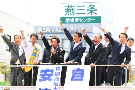 2016年6月29日にイオン県央店前で参院選新潟選挙区の応援