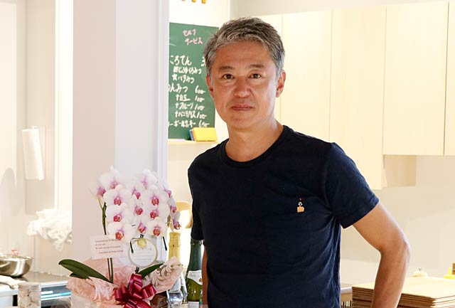 「まちやま」でカフェを委託営業している相田康次さん
