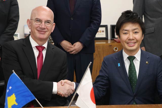 東京五輪で柔道チームが三条市で合宿したコソボの駐日大使が三条市長を表敬訪問