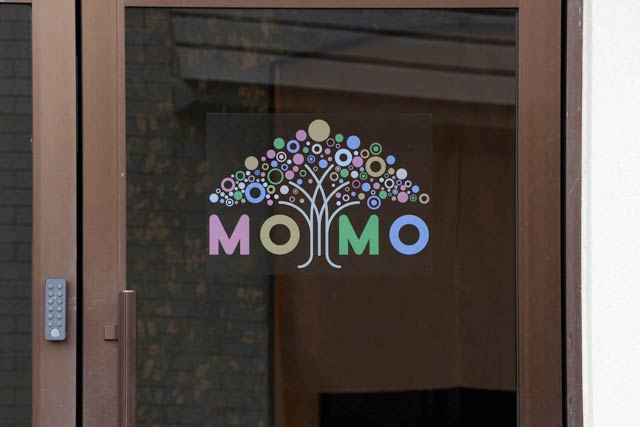 「MOMO」の玄関ドア