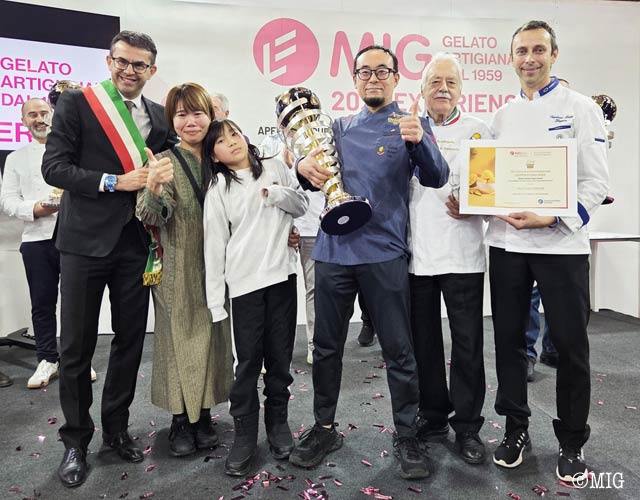 �u�R�b�p�E�f�B�E�I�[���v�ŗD���g���t�B�[���󂯂�