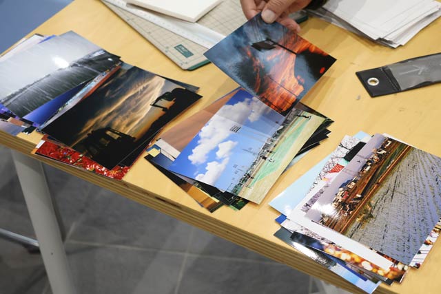 カレンダーに使わなかった写真約200点も2L判にプリントして展示