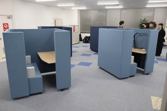 ソロエリアにはブースも