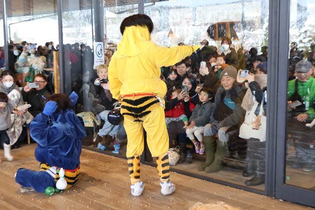 �K���X�z���ɋS������