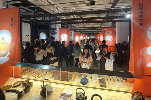 ���O���̒�͂���p�Ŕ����@�u��k�����̉��O���p�r���I���v�̂悤�������u�V�ԁv�@���ꗿ�����ł�8,182�l�@����グ�͑O���2�{����1.3���~