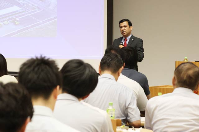 全国から高校教員56人が三条市立大学を見学　燕三条の企業も巡る2日間
