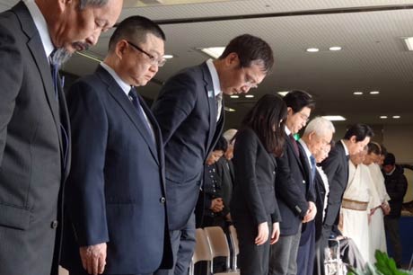 三条市で震災発生から5年の東日本大震災追悼式典、約100人が参列して犠牲者を追悼、被災地の復興を願う (2016.3.5)