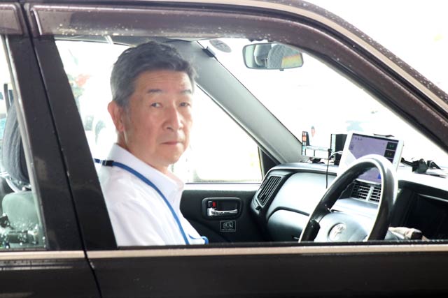 タクシーに乗せた受け子を不審に思って会社へ連絡した中越タクシー運転手の齋藤さん