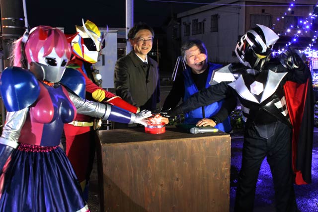 カウントダウンで点灯式