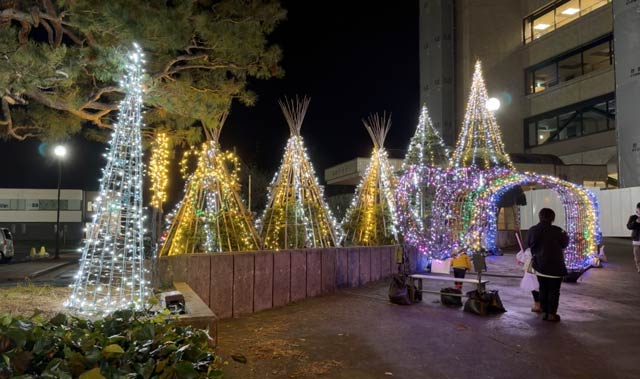 見附市役所前のイルミネーション