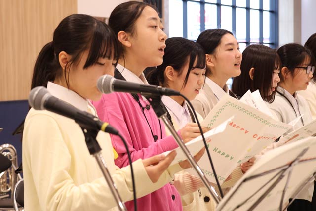 �u�Ђ߂����A�z�Ƃ��āv�̍������I����O�𓌍��Z���t�y��