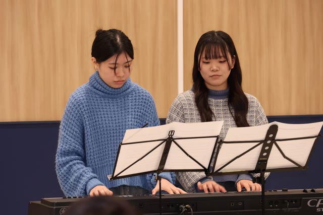 �A�̕�������Î�����1�N���̐^������ƎR������̃s�A�m�A�e