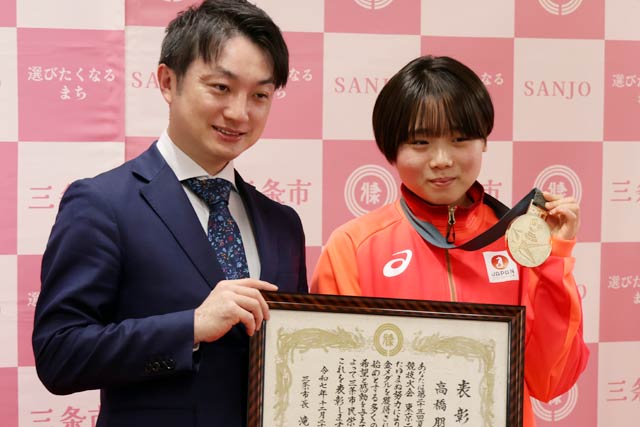 中越高校女子バレー部顧問の本間克尊敬監督と
