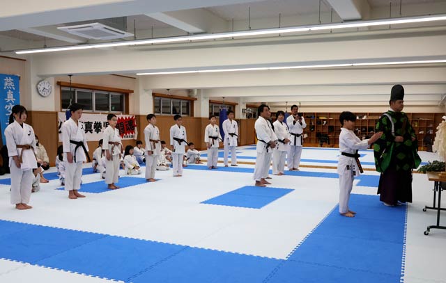 生徒、保護者も玉ぐしをささげる