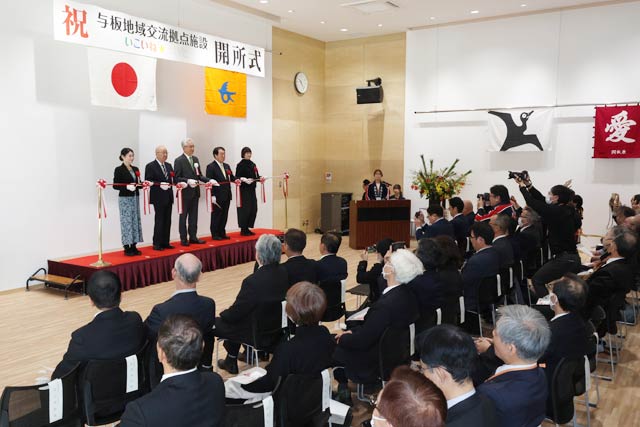 �^�n��𗬋��_�{�݁u�������ˁ��悢���v�J�����̃e�[�v�J�b�g