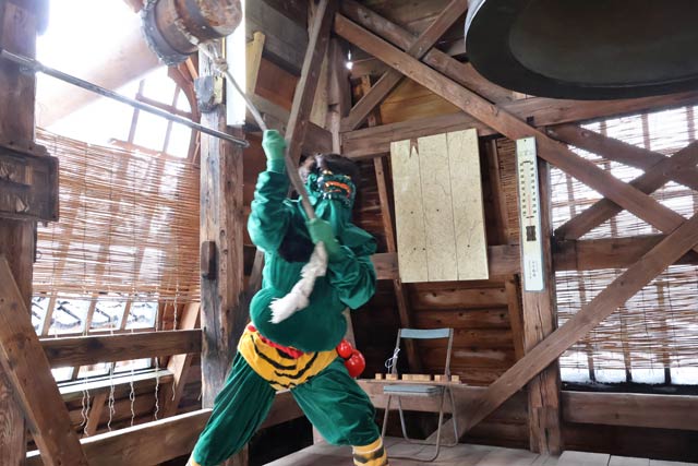 鬼が鐘をついて改心して人間に戻る