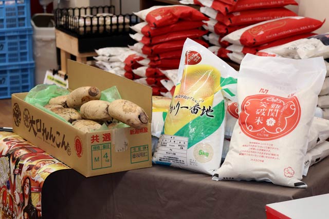 後藤さんに贈った長岡産農産物