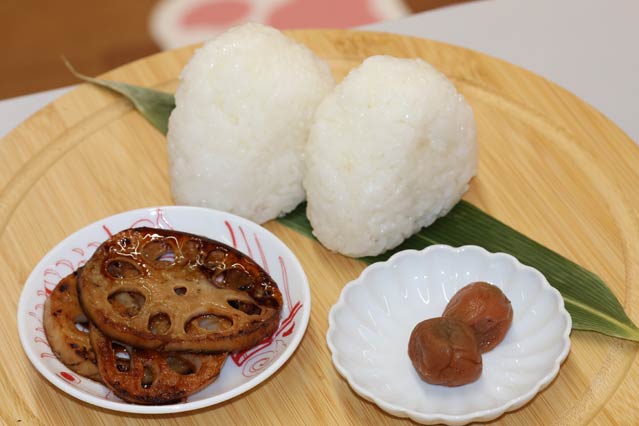 長岡産農産物を試食