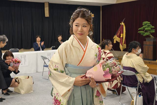 新潟県立吉田病院附属看護専門学校で最後の卒業証書授与式